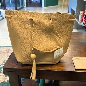 Cute little tote that comes with make up bag and small clutch/coin bag